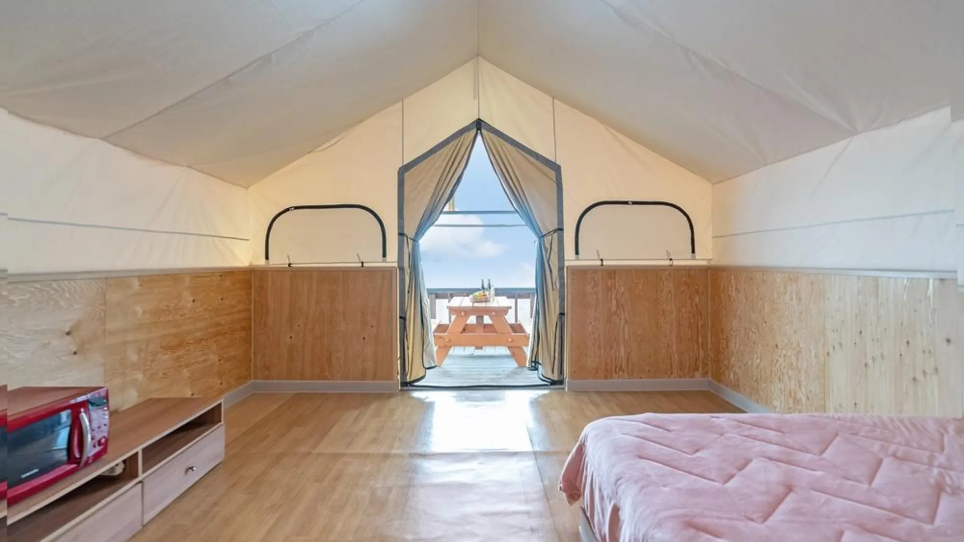 태안 태안 학암포퍼스트카라반글램핑 2성급 게스트하우스 객실