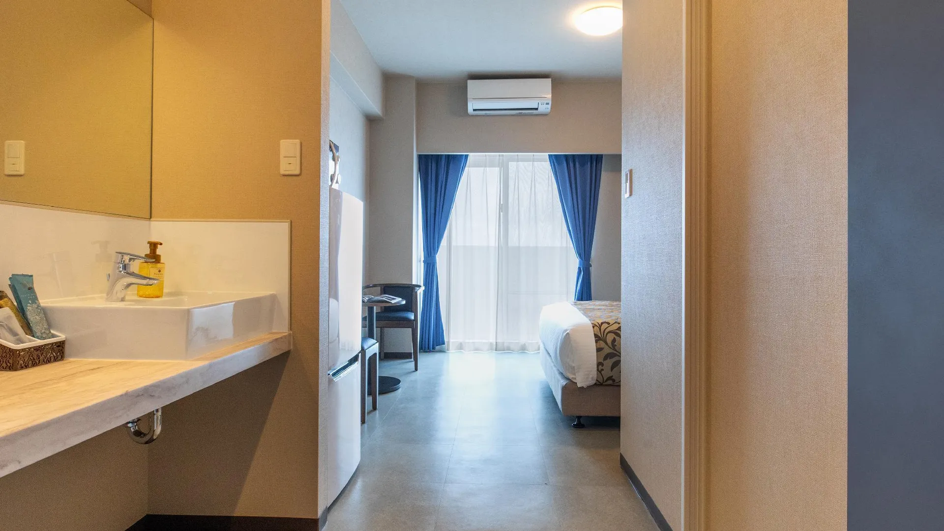 오키나와 본섬 미스터 긴조 그랜드 블루 차탄 3성급 호텔 객실