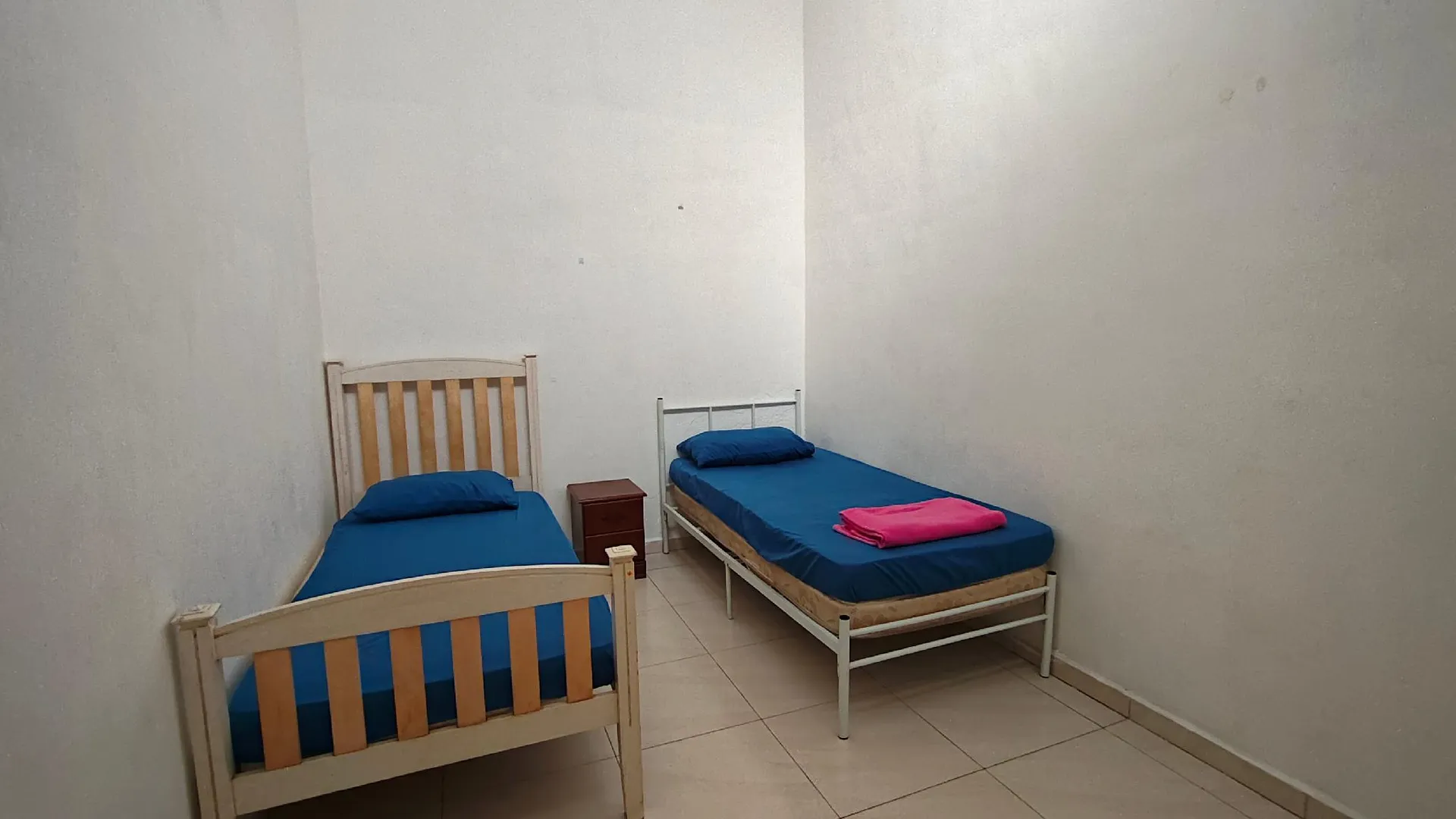 말라카 멜라카텡가의 프라이빗 하우스 (m², 침실 4개, 프라이빗 욕실 1개) 2성급 싱글룸 레스토랑