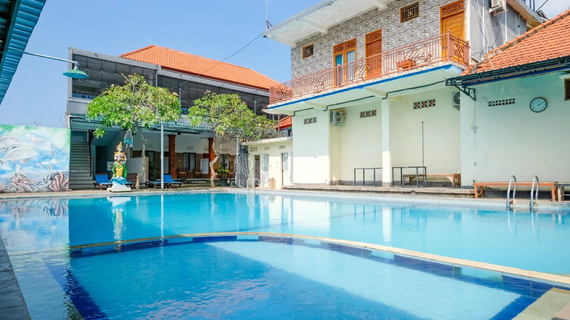 발리 레드도어즈 플러스 @ 싱아라자 3성급 호텔 스위트룸