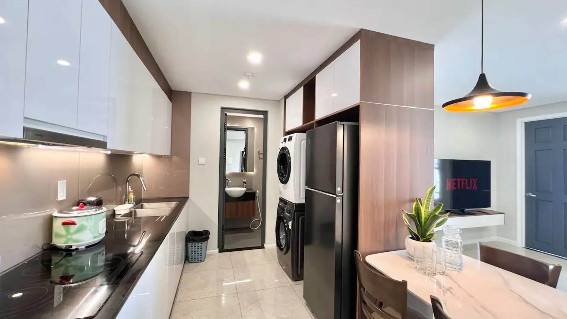 호치민 4군의 아파트먼트 (70m², 침실 2개, 프라이빗 욕실 2개) 3성급 게스트하우스 레스토랑