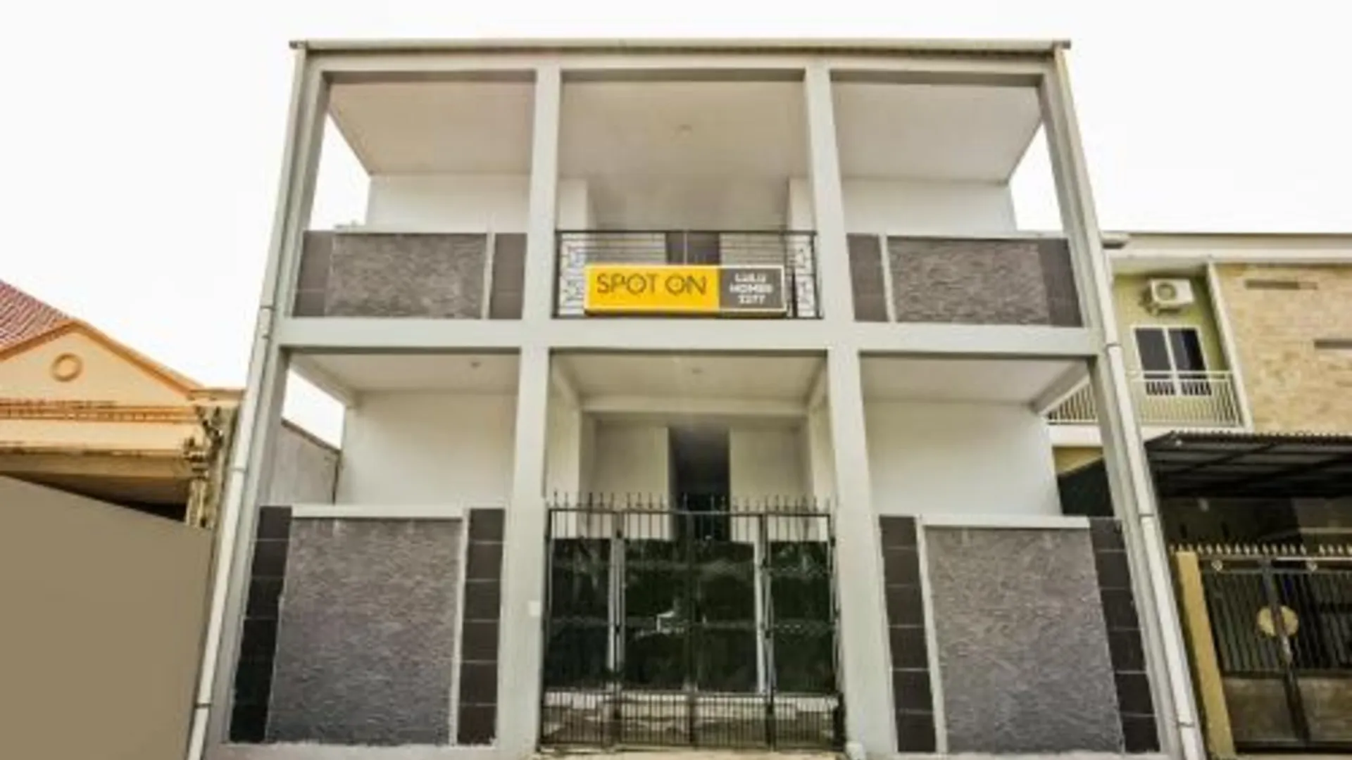 마카사르 오요 2277 룰루 홈 2성급 호텔 로비