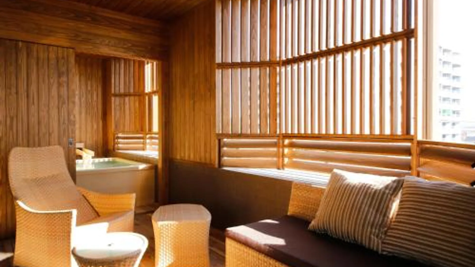 고베 아와지 하마리큐 - 스모토 온센 5성급 호텔 로비