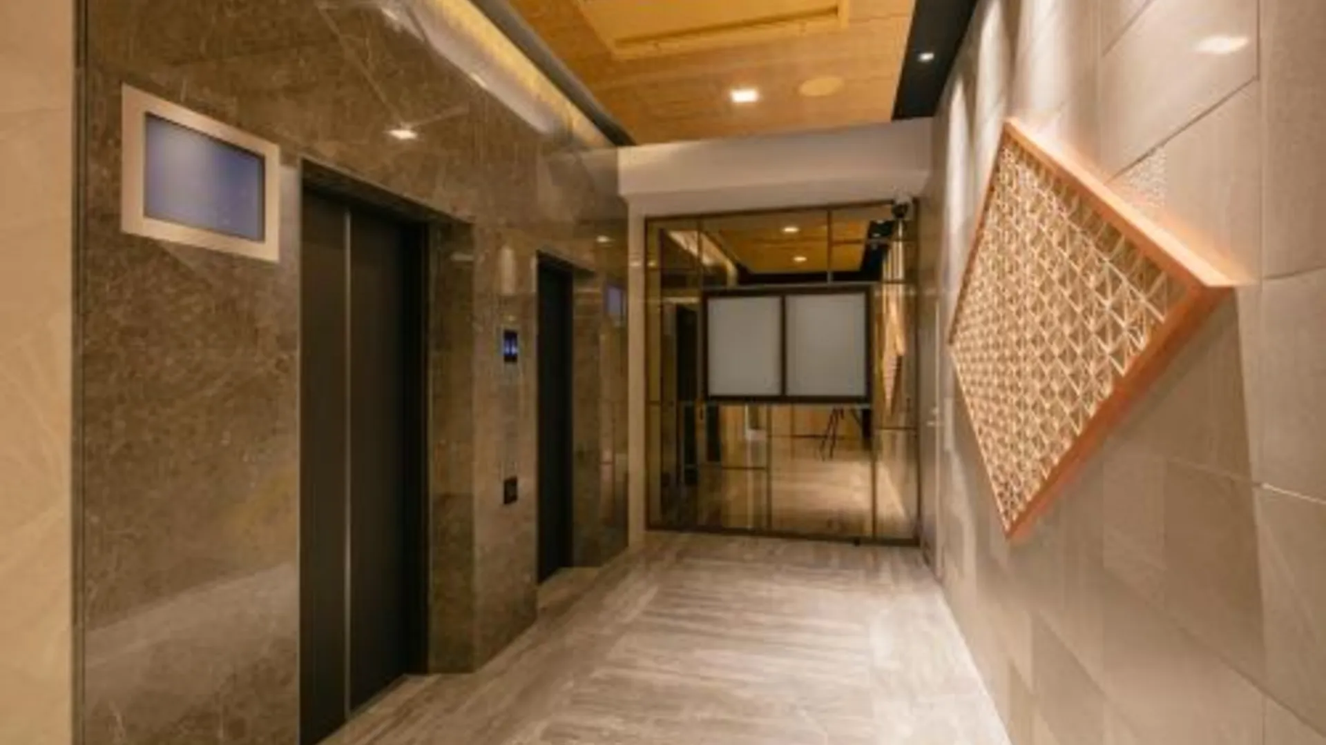 오사카 오스테이 버밀리언 남바 4성급 호텔 외관