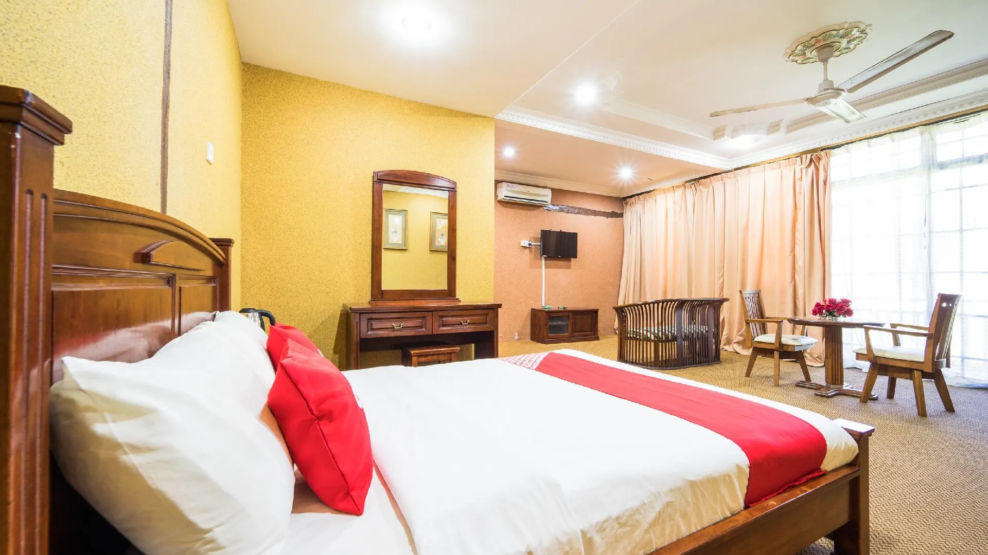 쿠알라 네랑 오요 44033 테라프 인 쿠알라 네랑 2성급 호텔 스위트룸