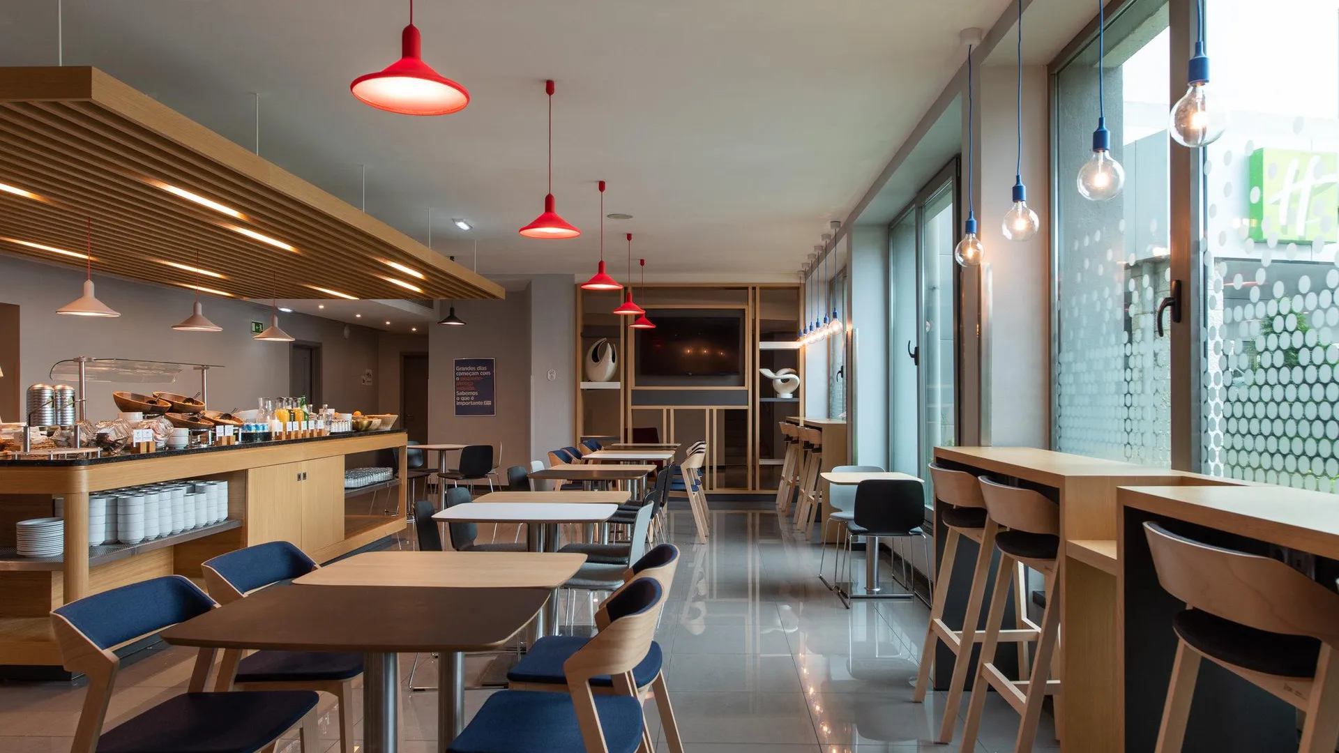 로르스 홀리데이 인 익스프레스 리스본 에어포트 바이 IHG 3성급 호텔 외관