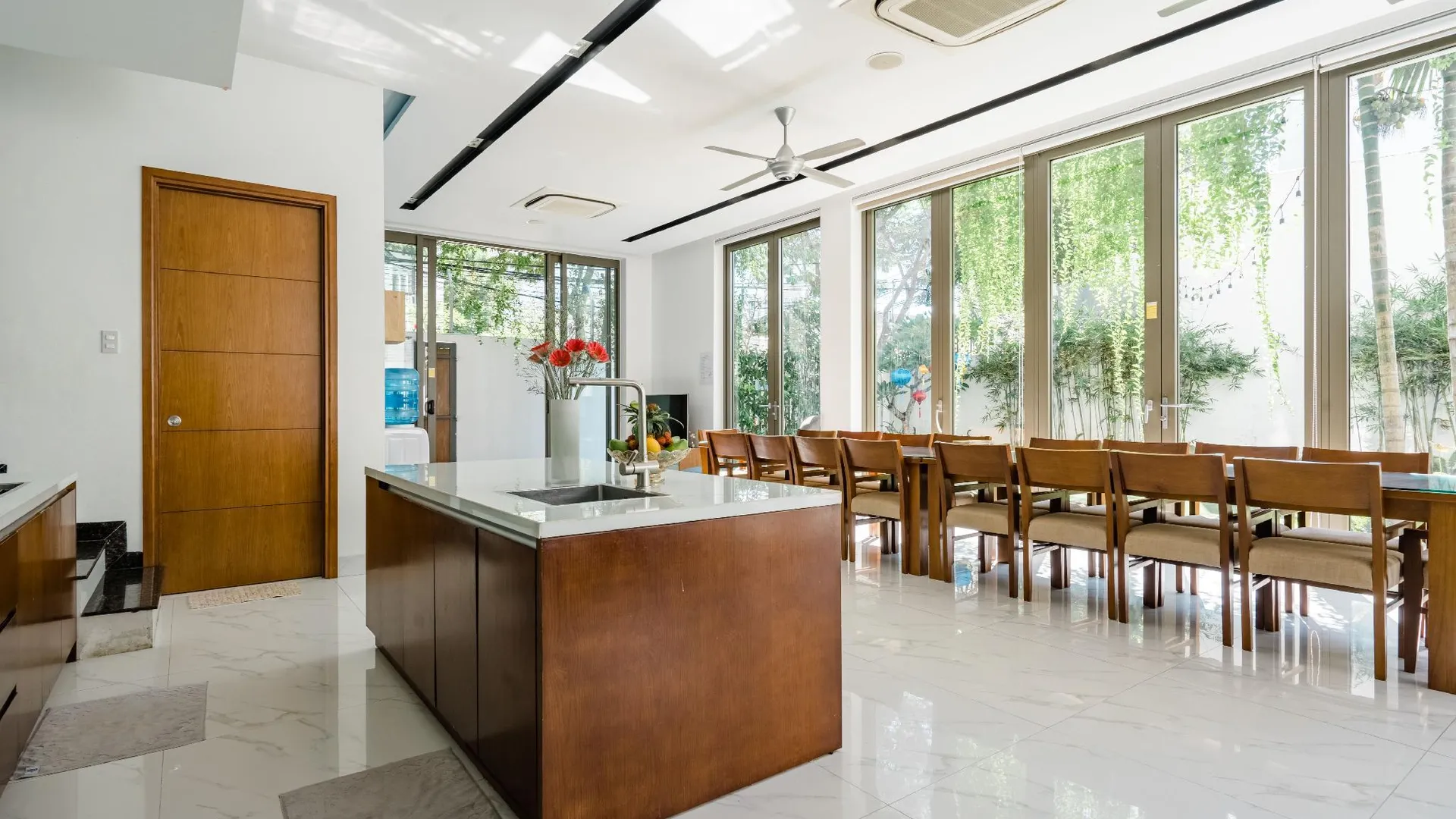 다낭 푸옥미의 빌라 (270m², 침실 6개, 프라이빗 욕실 8개) 5성급 싱글룸 레스토랑