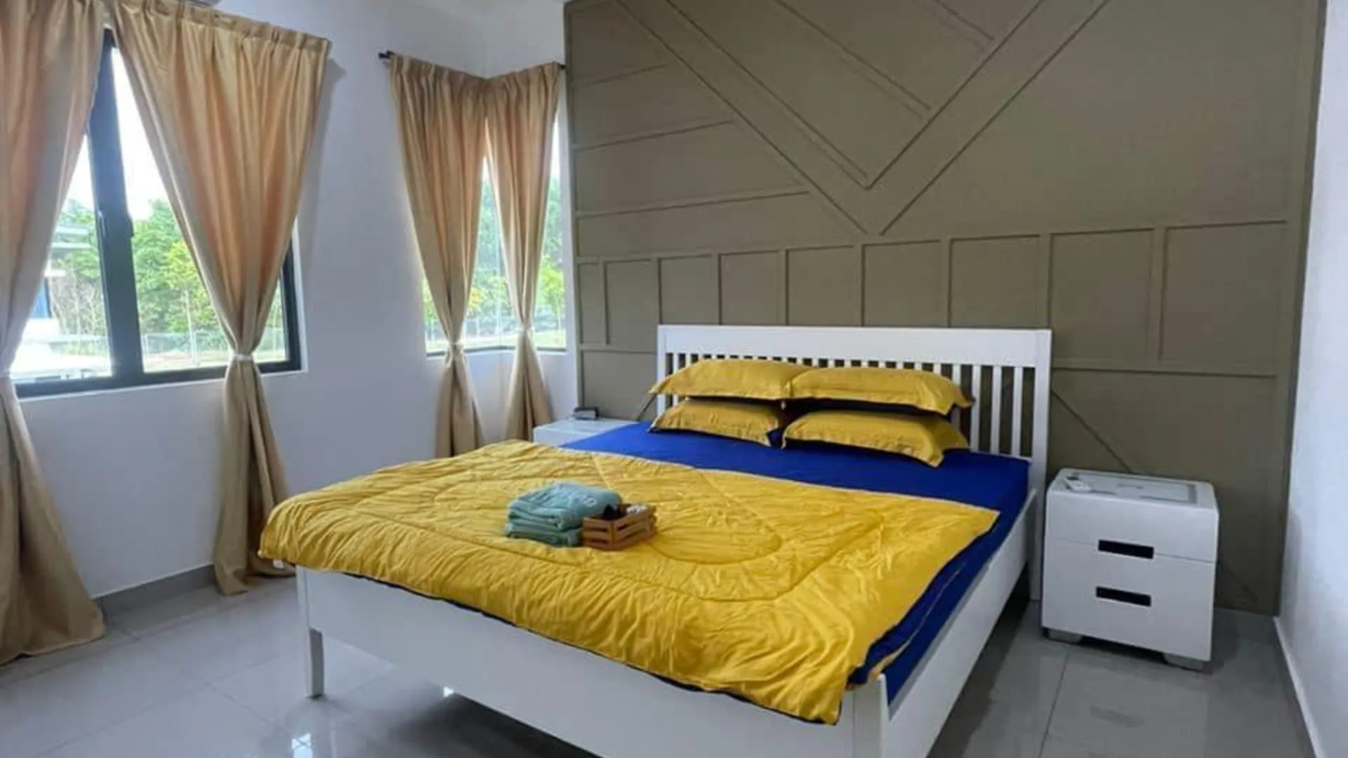 데사루 반다르 페나와르의 프라이빗 하우스 (2450m², 침실 4개, 프라이빗 욕실 3개) 4성급 게스트하우스 스위트룸