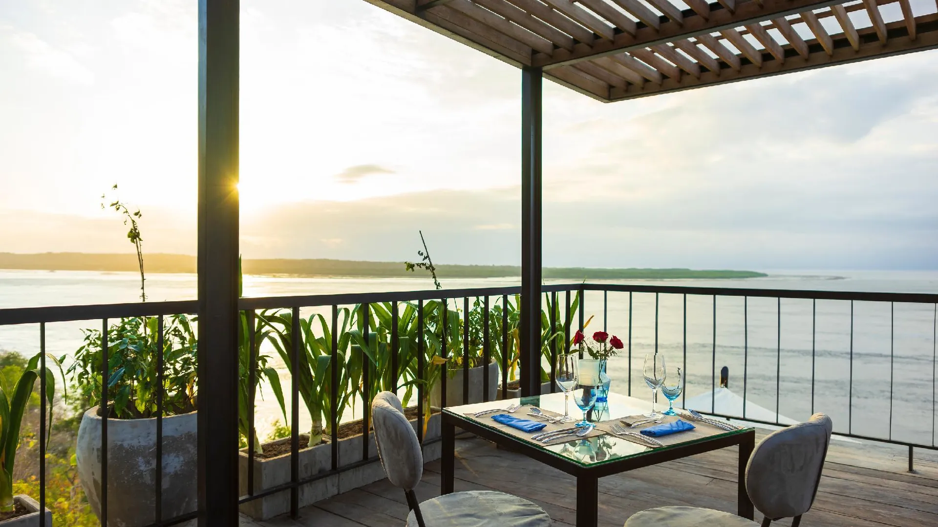 발리 아디와나 와르나칼리 리조트 - 누사 페니다 4성급 호텔 레스토랑