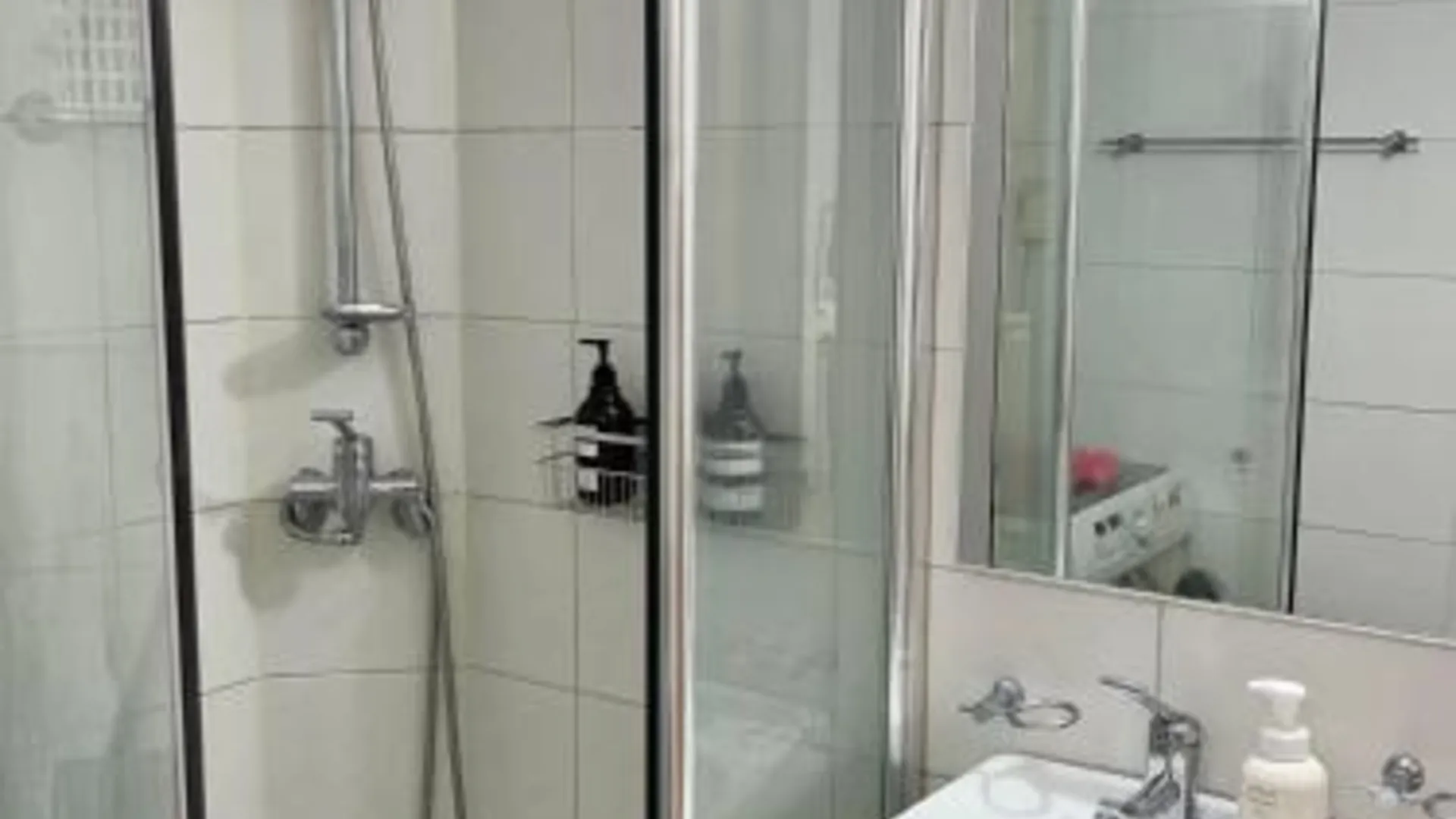 서울 홍대 1분거리 숙소 3성급 싱글룸 전망