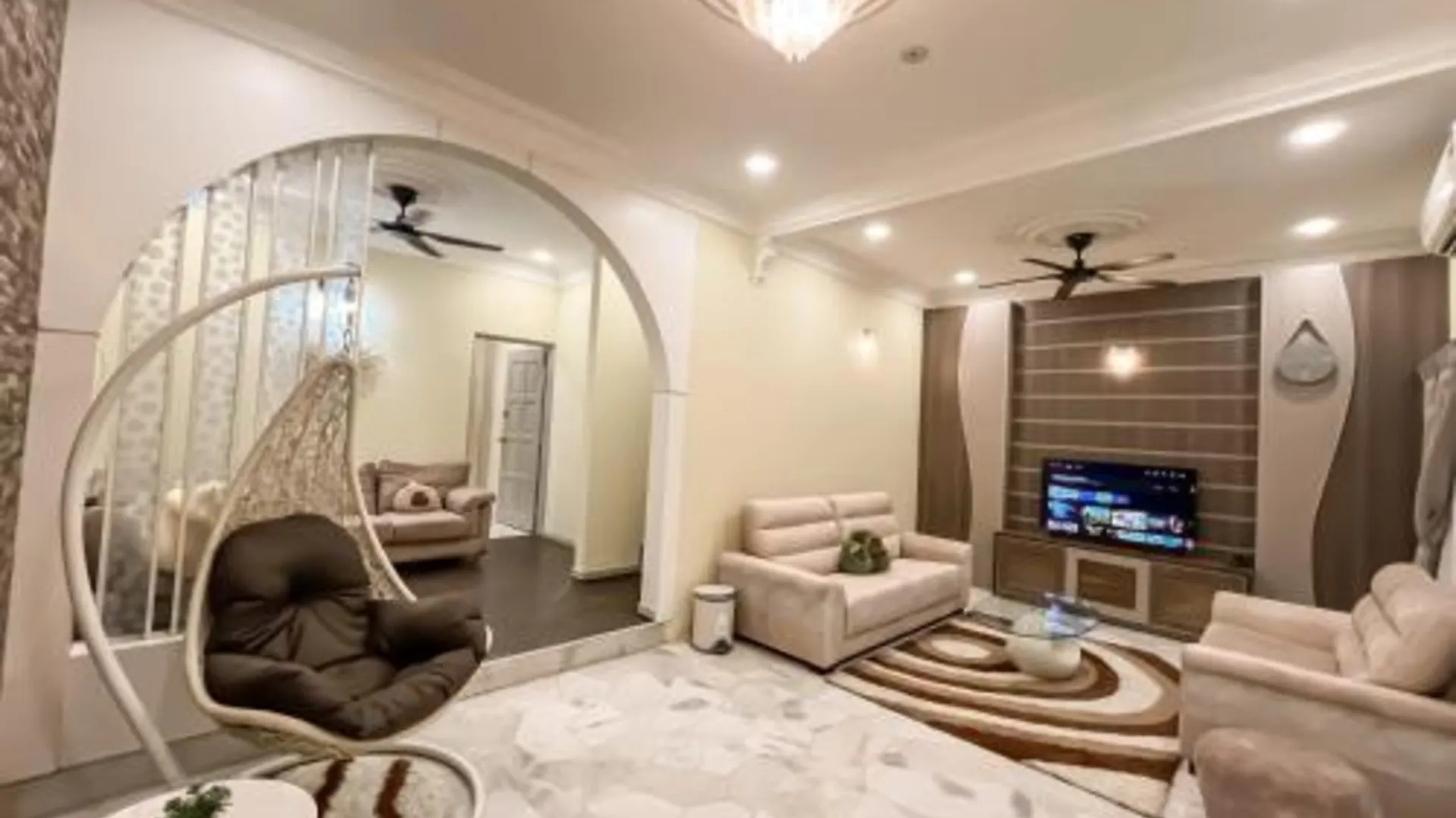 이포 타만 반다라야의 프라이빗 하우스 (m², 침실 4개, 프라이빗 욕실 4개) 3성급 게스트하우스 로비