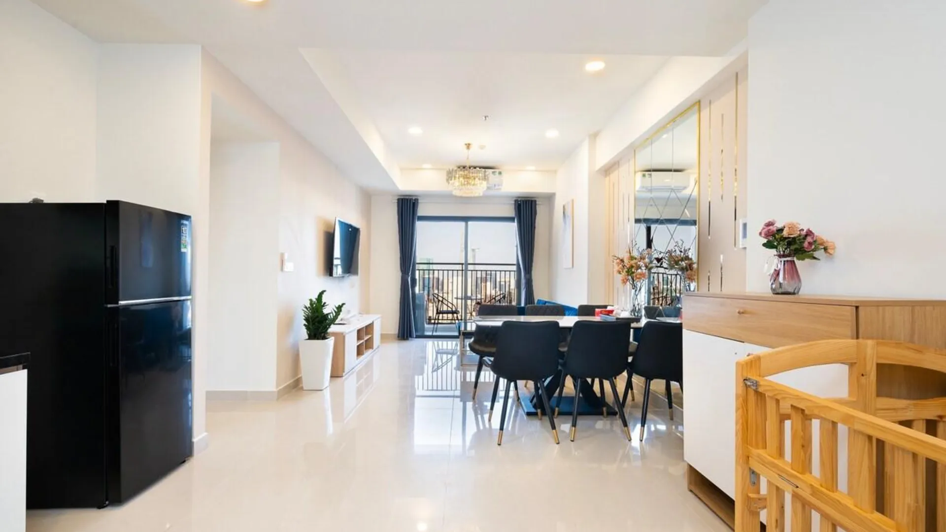 호치민 4군의 프라이빗 하우스 (100m², 침실 3개, 프라이빗 욕실 2개) 3성급 싱글룸 로비