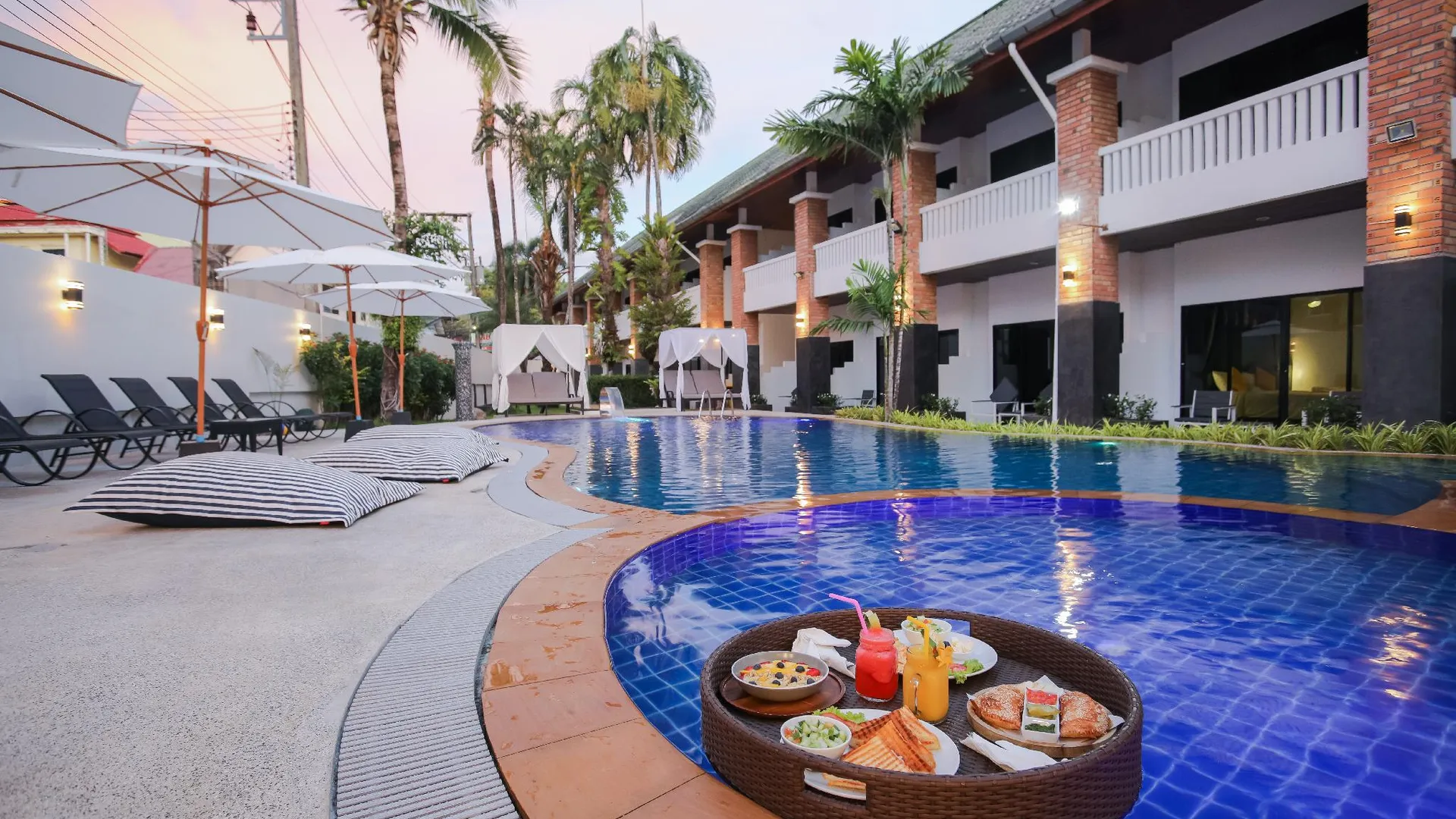 푸켓 ETK 파통 3성급 호텔 스위트룸