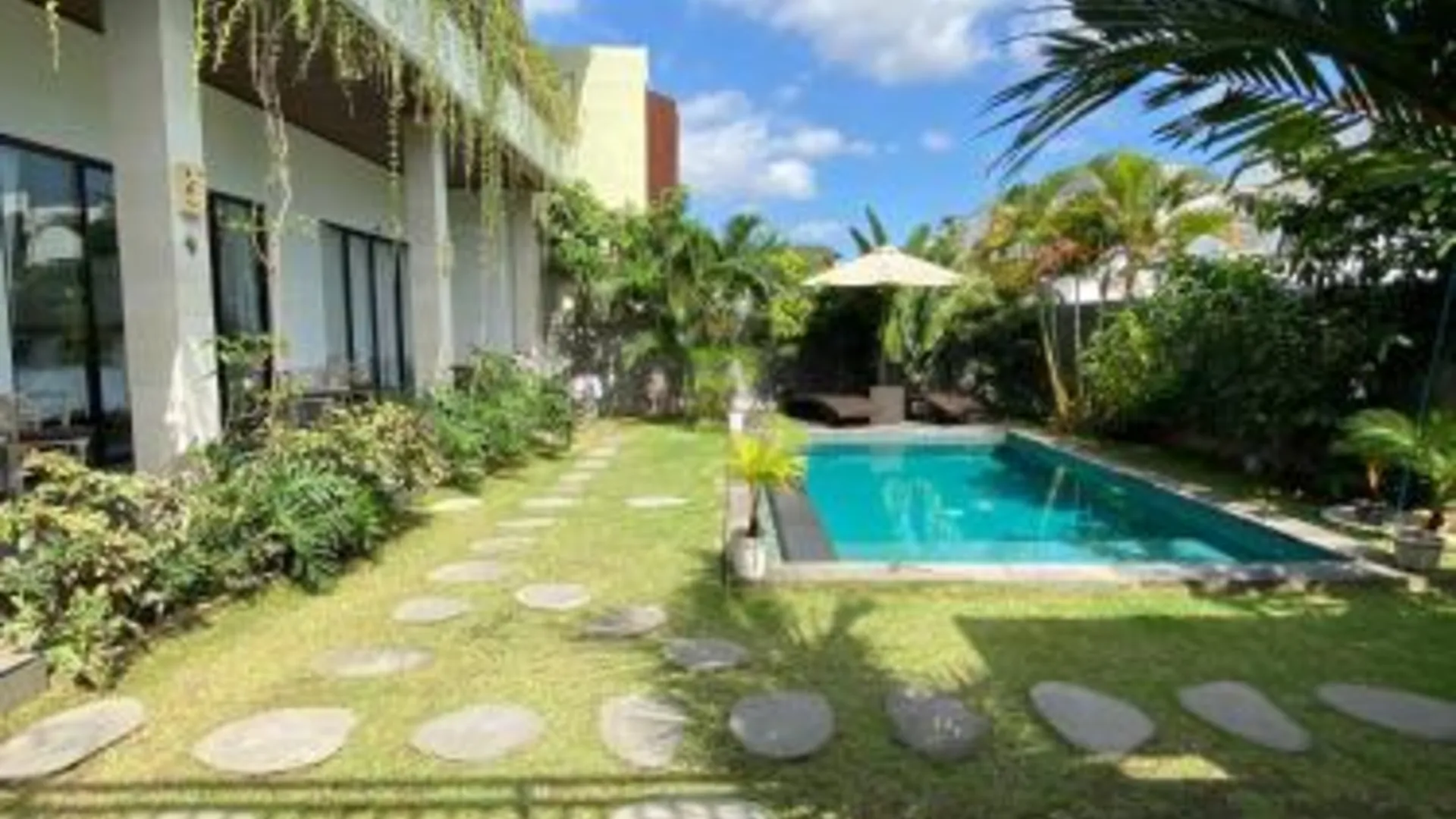 발리 D 크리스나 게스트하우스 2성급 호텔 외관