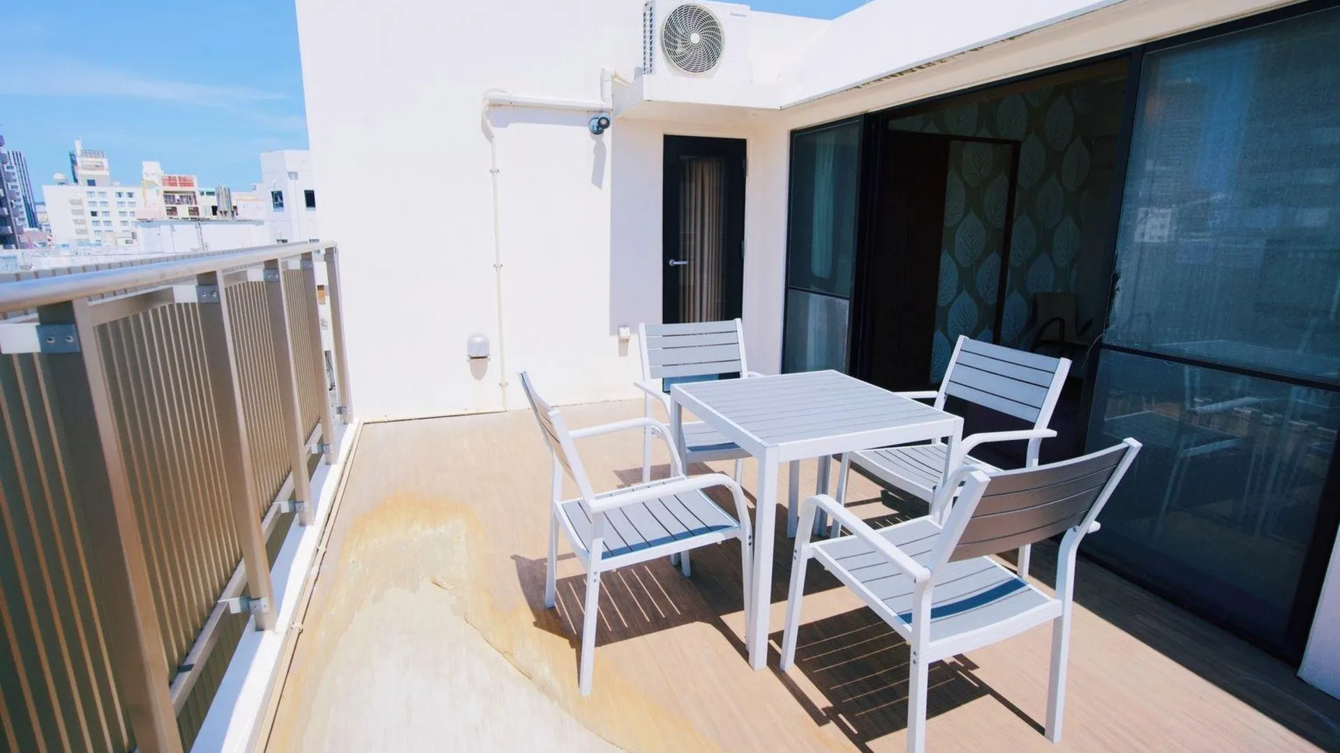 오키나와 본섬 콘도미니오 마키시 아네소 2성급 호텔 외관