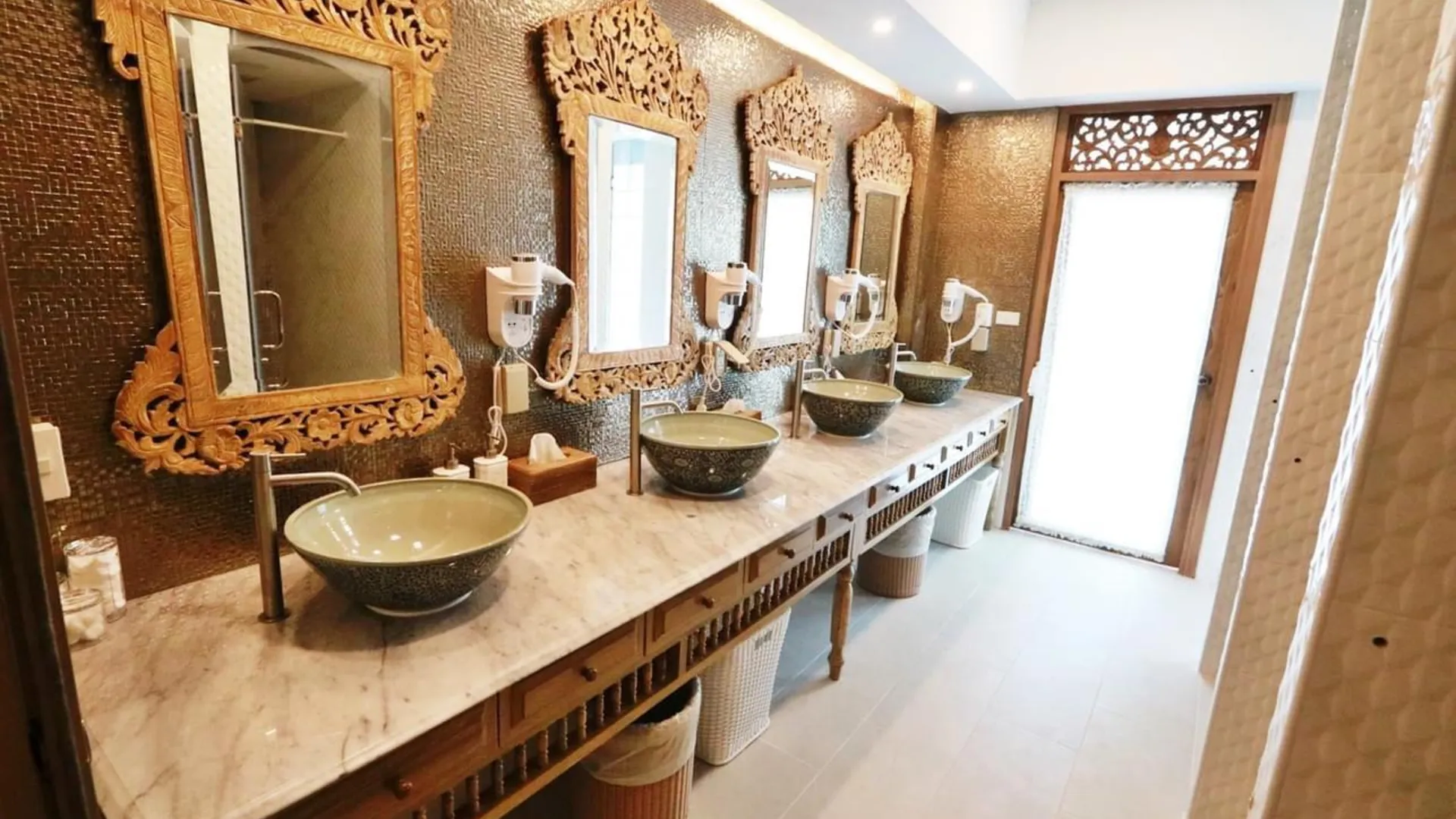 방콕 마리야 레이디 호스텔 수완나품 에어포트 2성급 호텔 스위트룸