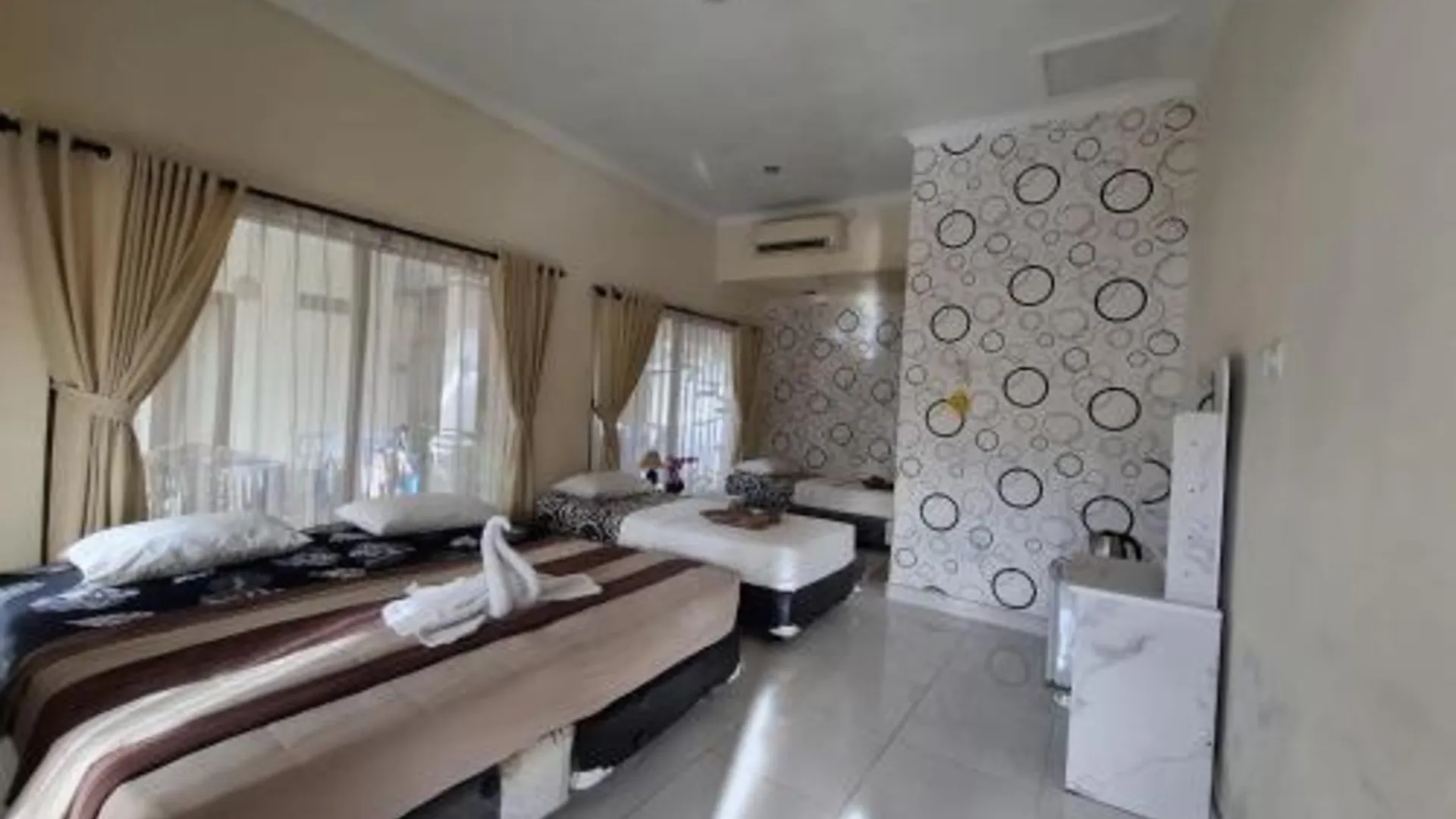 발리 SunWuKong Guest House 5성급 게스트하우스 스위트룸