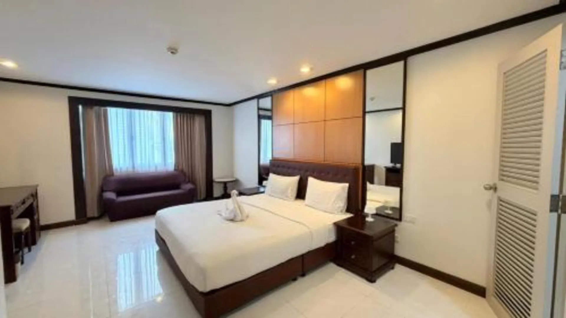 방콕 Spacious 1,2 & 3 Bedroom Serviced Apartments OMNI - Nana BTS 3성급 게스트하우스 스위트룸