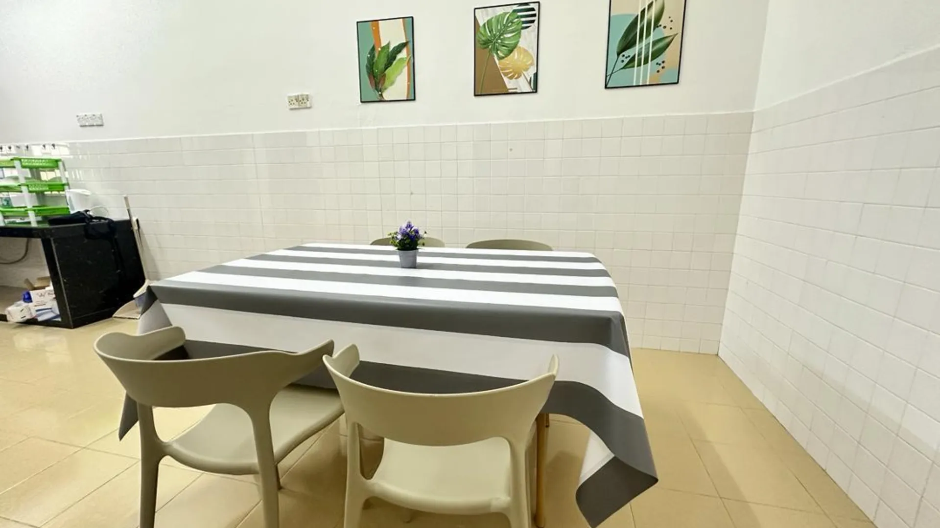 쿠안탄 Kampong Darat Mak Bar의 프라이빗 하우스 (100m², 침실 3개, 프라이빗 욕실 2개) 3성급 게스트하우스 외관