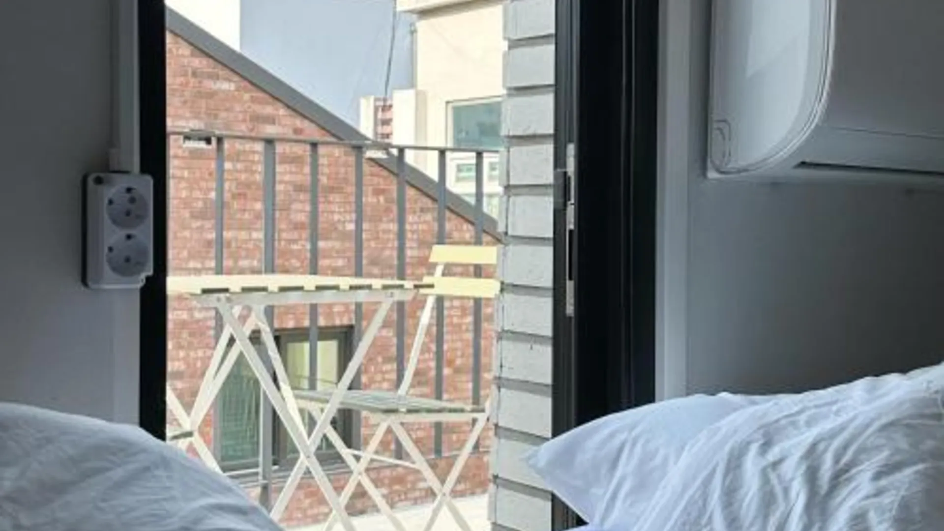 서울 홍대, 6인, 신축 건물, 대형 테라스 3성급 싱글룸 수영장