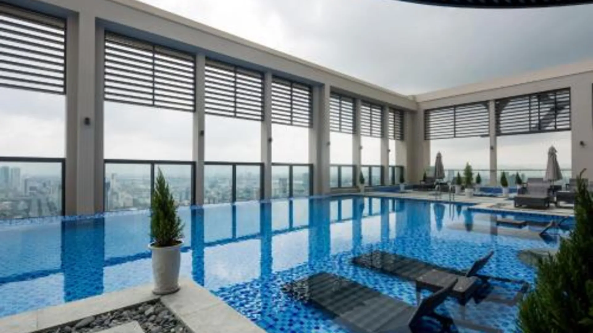 다낭 비치프론트 럭셔리 아파트먼트 - 루프탑 풀 - 다낭 5성급 게스트하우스 로비