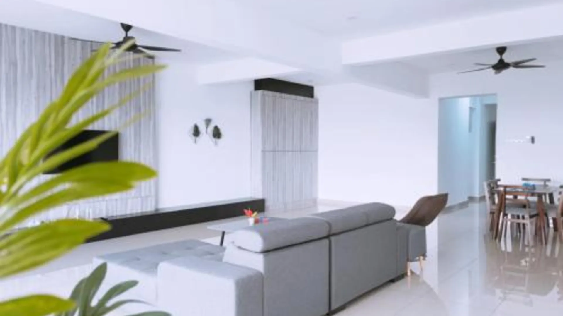 세리 만중 세리 만중의 아파트먼트 (1500m², 침실 3개, 프라이빗 욕실 2개) 4성급 게스트하우스 로비