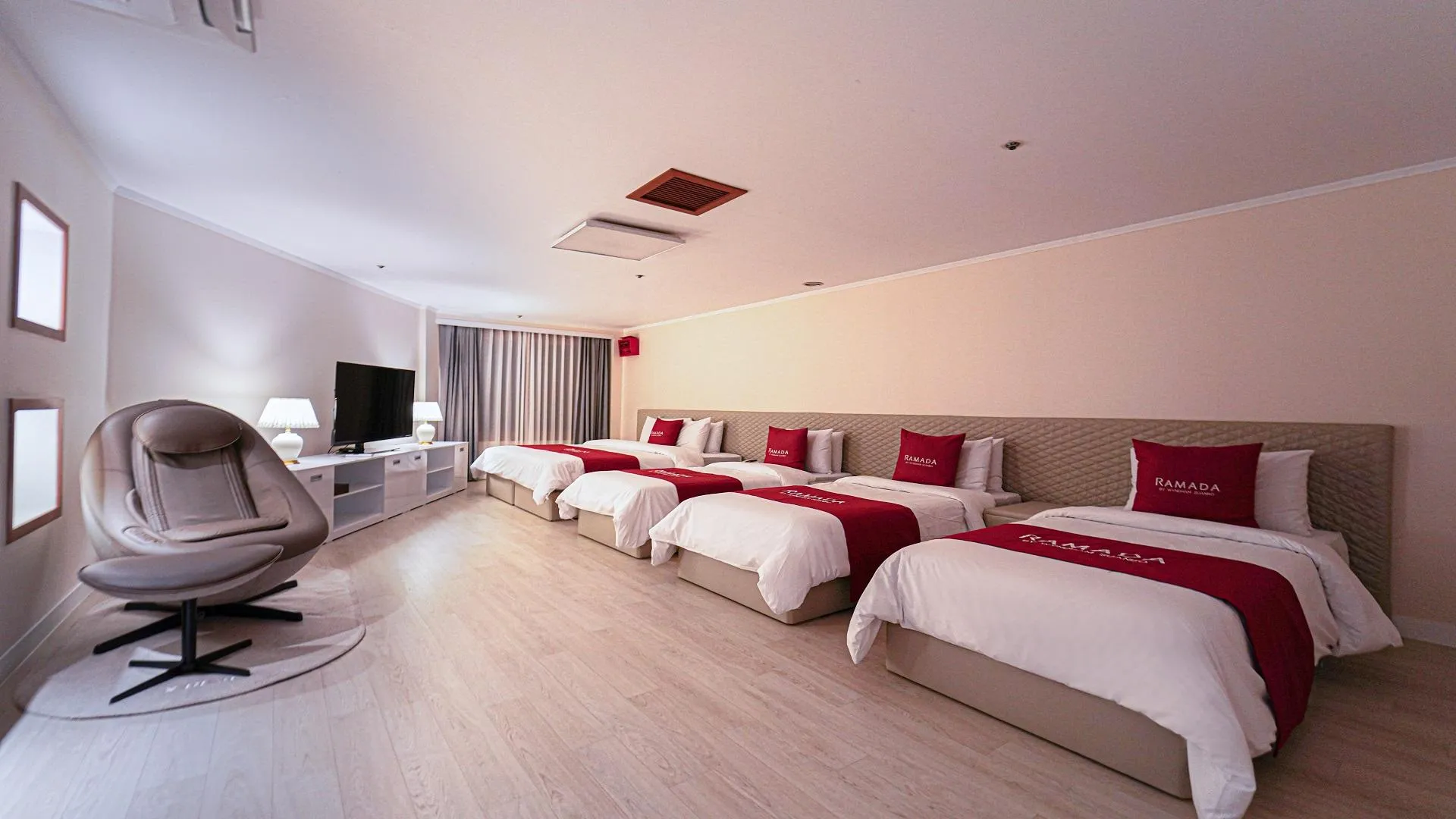 충주  라마다 바이 윈덤 충주 수안보 5성급 호텔 외관