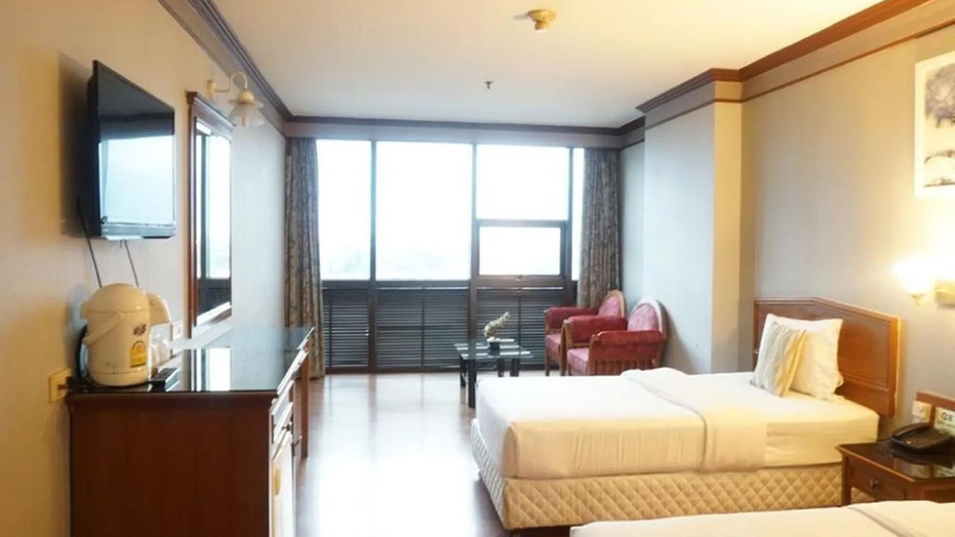 방콕 베이 시나카린 호텔 3성급 호텔 스위트룸