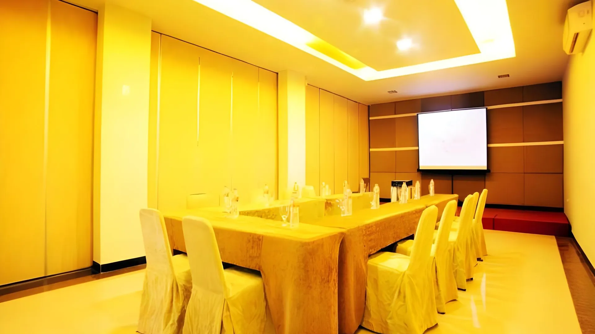 마카사르 아비라호텔 마카사르 파나쿠캉 2성급 호텔 스위트룸