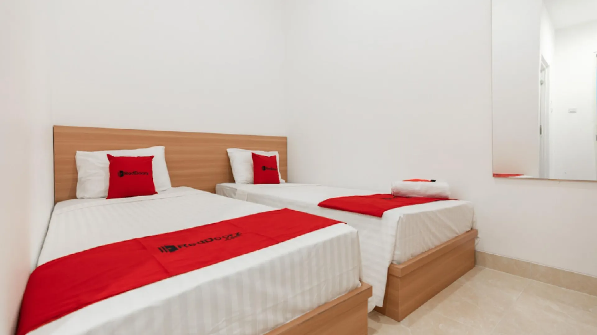 마카사르 레드도어즈 @ 그라하 체메를랑 마로스 2성급 호텔 스위트룸