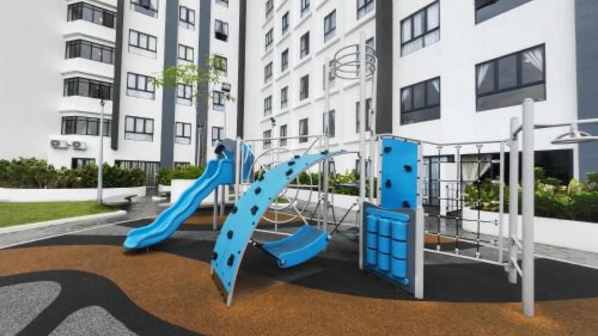 이포 캄풍 자와의 프라이빗 하우스 (100m², 침실 4개, 프라이빗 욕실 2개) 3성급 게스트하우스 수영장