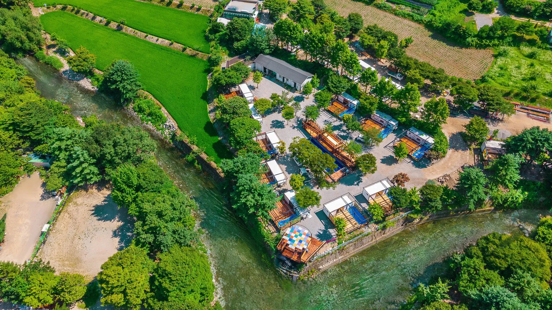 가평 힐링피아 카라반 글램핑 풀 캠핑장 2성급 게스트하우스 부대시설