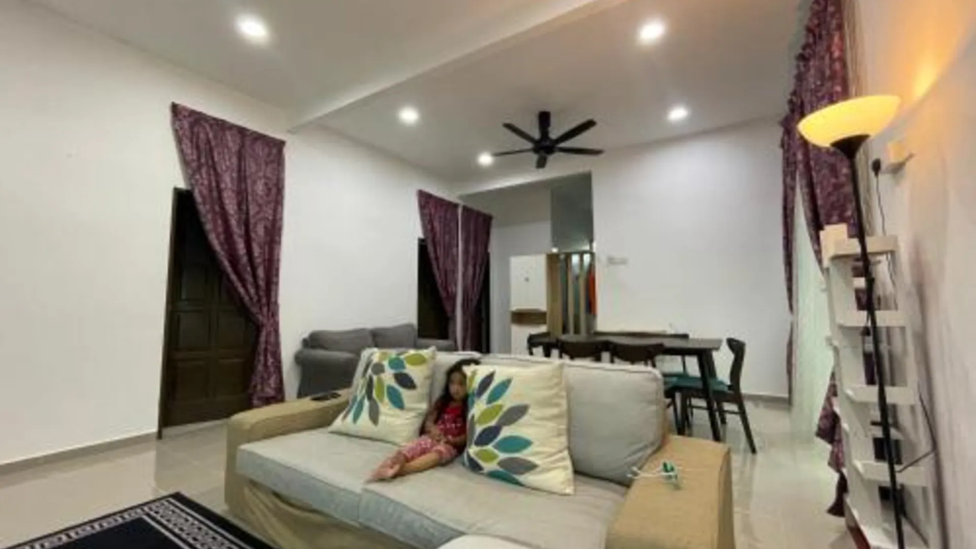 코타바루 바촉의 프라이빗 하우스 (1350m², 침실 3개, 프라이빗 욕실 2개) 4성급 게스트하우스 스위트룸