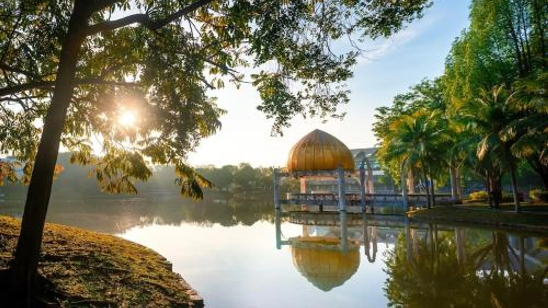 샤알람 세티아 알람의 프라이빗 하우스 (700m², 침실 3개, 프라이빗 욕실 2개) 4성급 게스트하우스 레스토랑