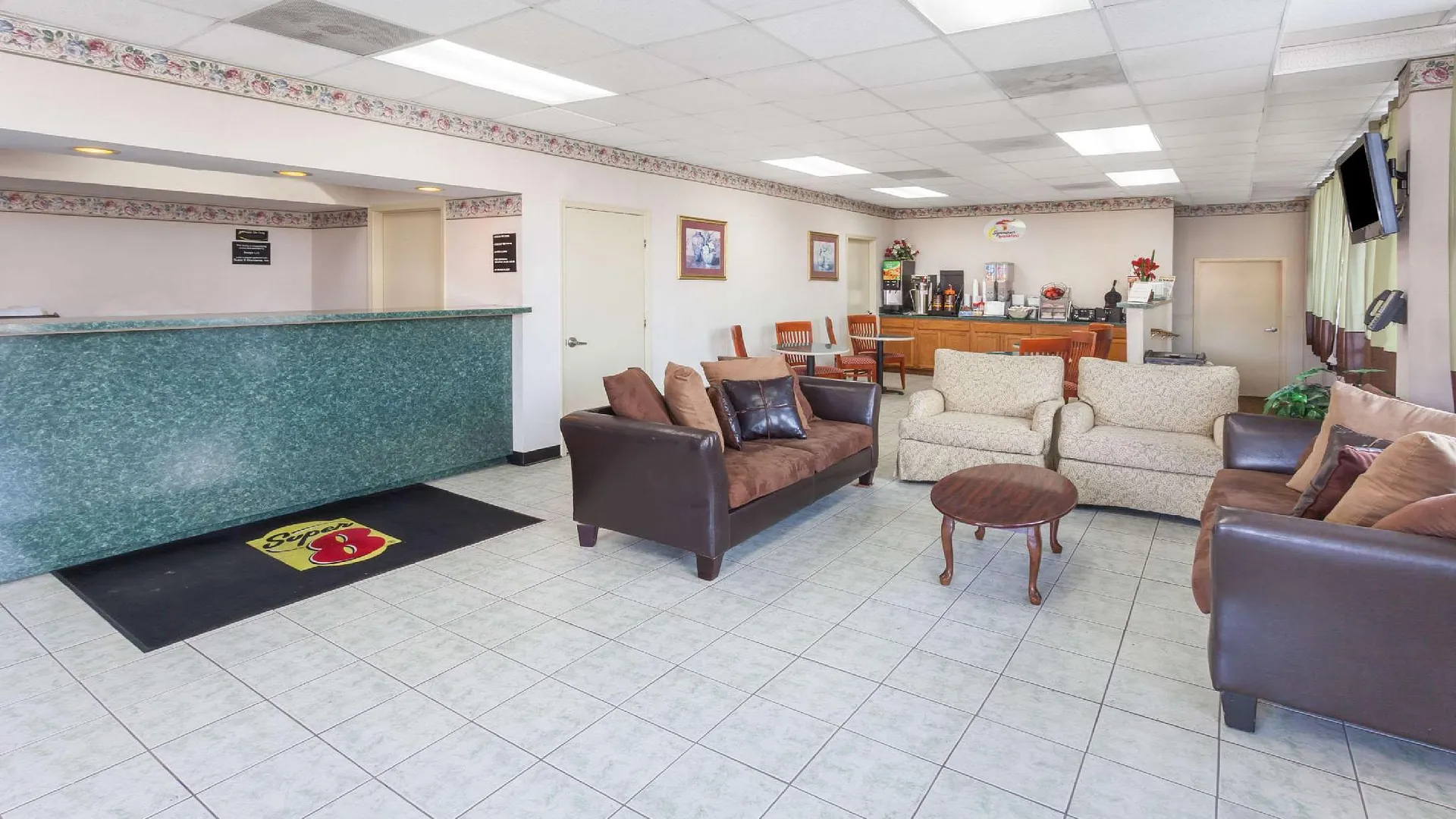 머내서스 (VA) 슈퍼 8 바이 윈덤 매너서스 2성급 호텔 로비