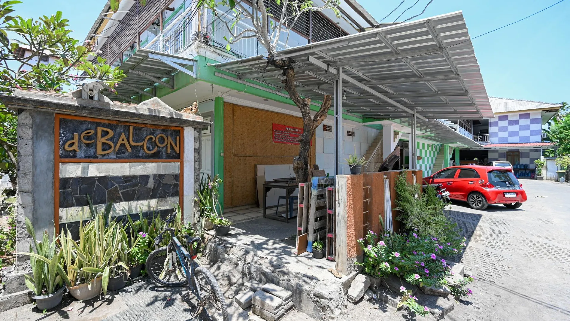 발리 레드도어즈 앳 드발콘 어코모데이션 쿠타 발리 2성급 호텔 수영장