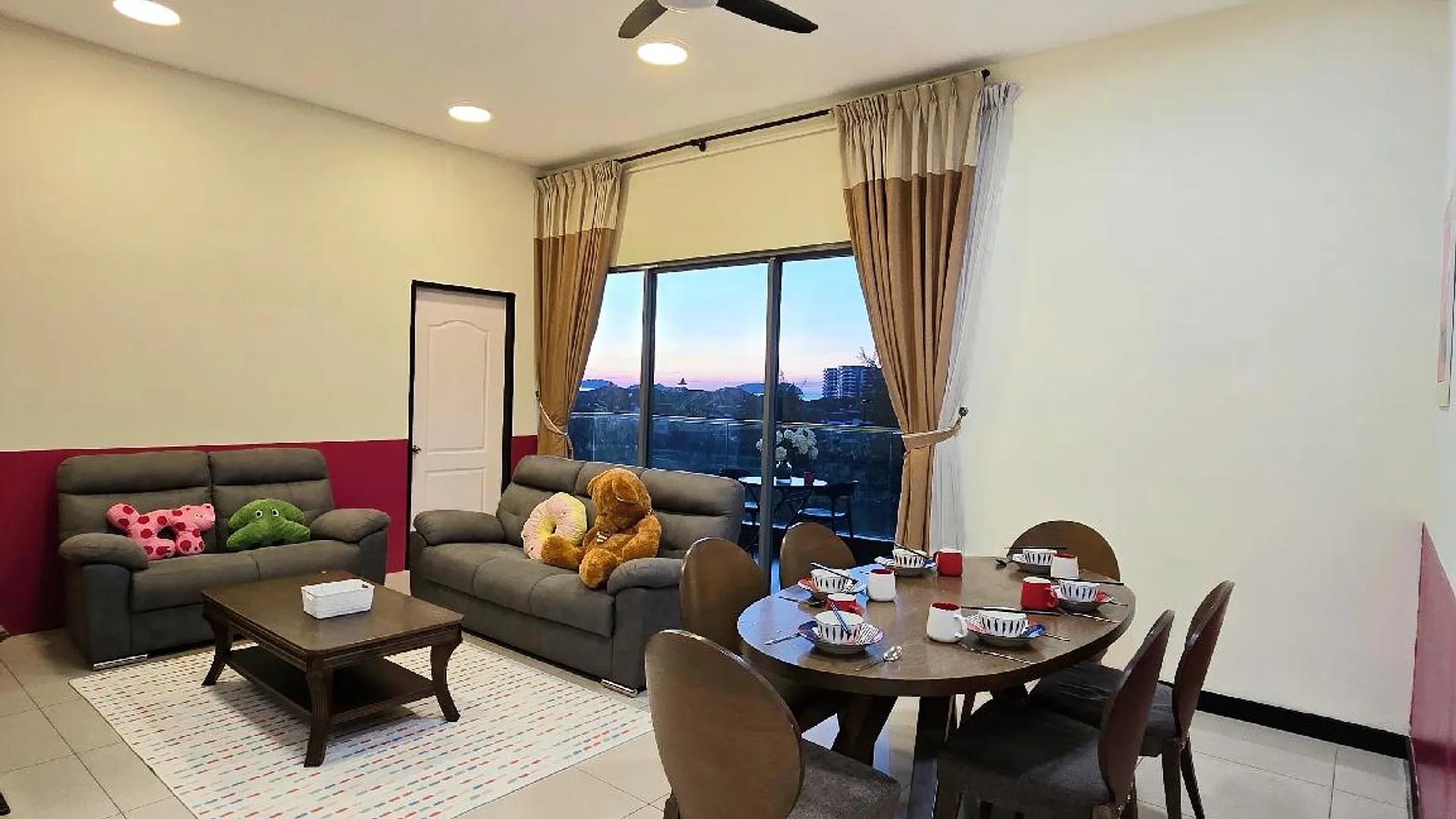 코타키나발루 시티 센터의 아파트먼트 (158m², 침실 4개, 프라이빗 욕실 3개) 2성급 싱글룸 로비