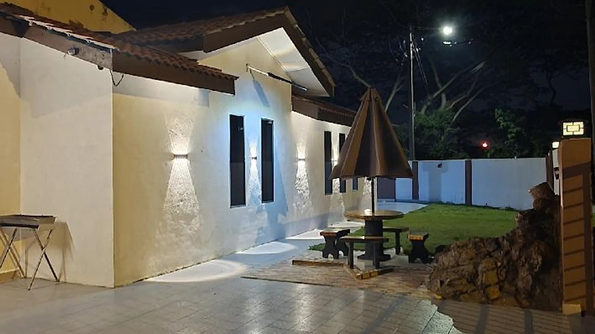 포트 딕슨 타만 포트 딕슨 우타마의 프라이빗 하우스 (2800m², 침실 3개, 프라이빗 욕실 2개) 4성급 게스트하우스 수영장