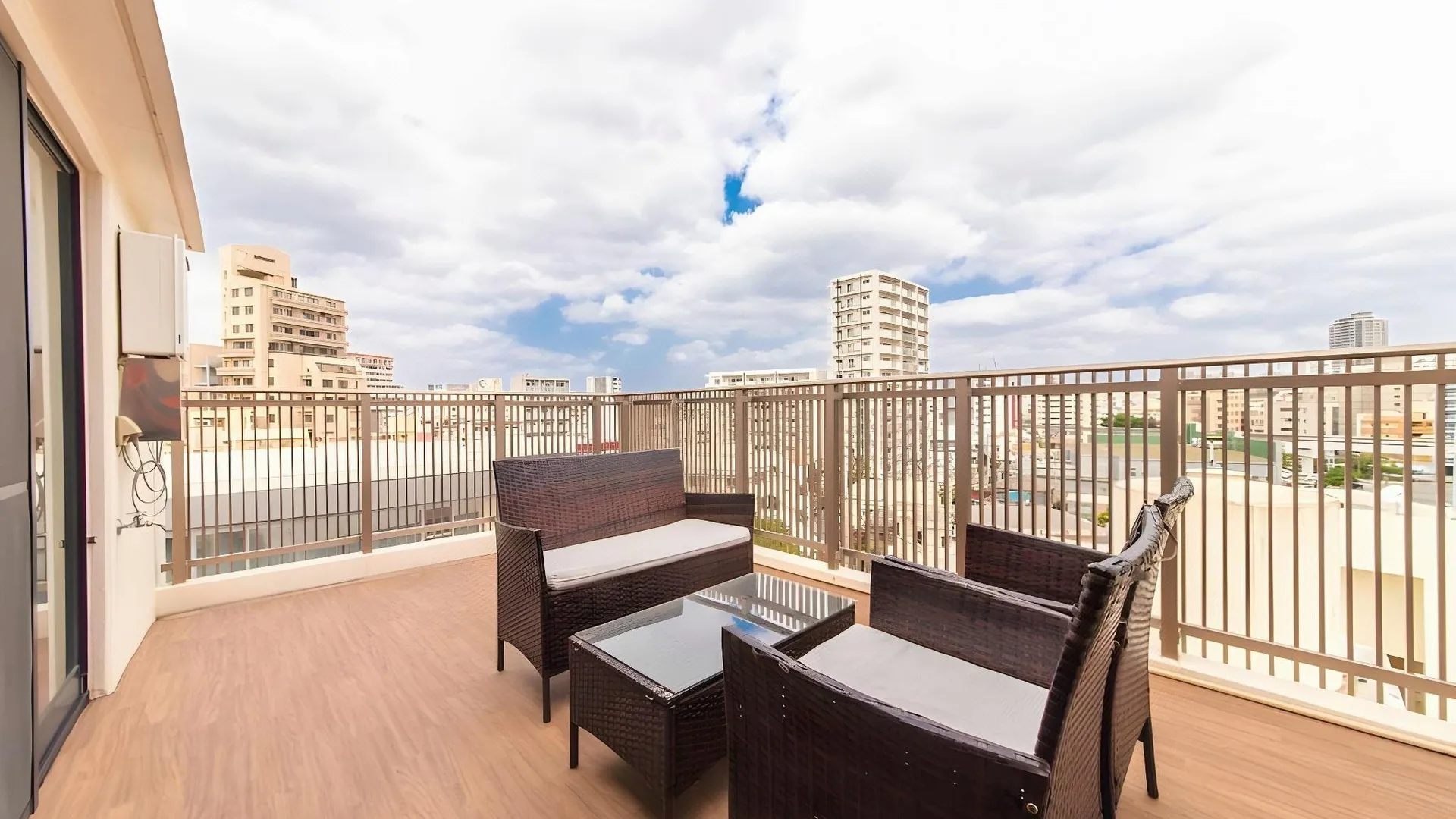 오키나와 본섬 콘도미니오 마키시 아네소 2성급 호텔 수영장