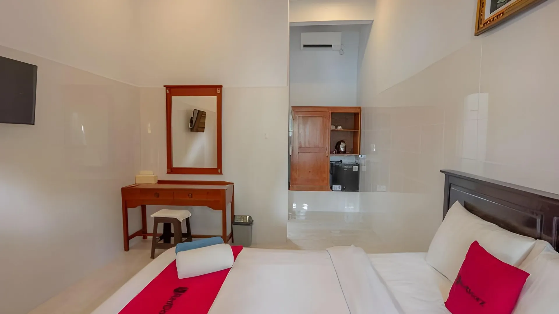 발리 레드도어즈 플러스 @ 싱아라자 3성급 호텔 스위트룸