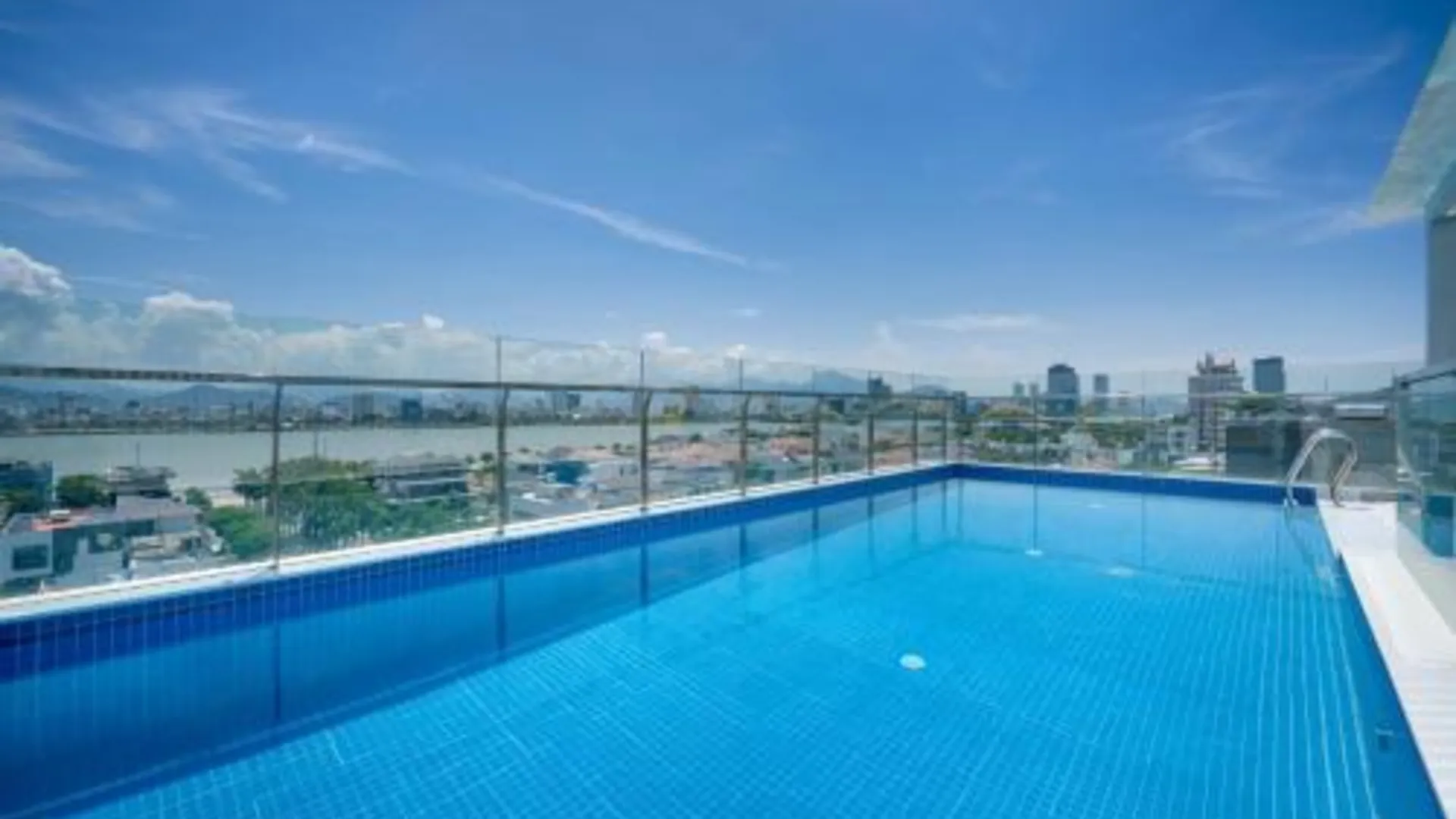 다낭 산토리 호텔 앤 스파 3성급 호텔 스위트룸