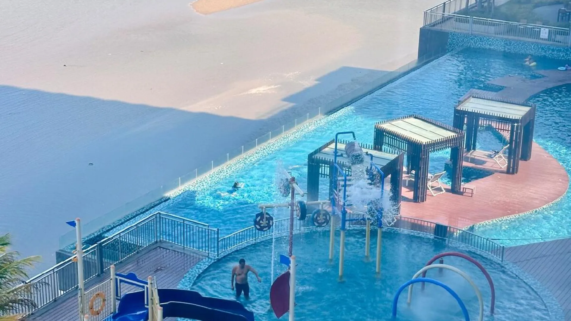 쿠안탄 테루크 쳄페타크의 아파트먼트 (450m², 침실 1개, 프라이빗 욕실 1개) 3성급 싱글룸 수영장