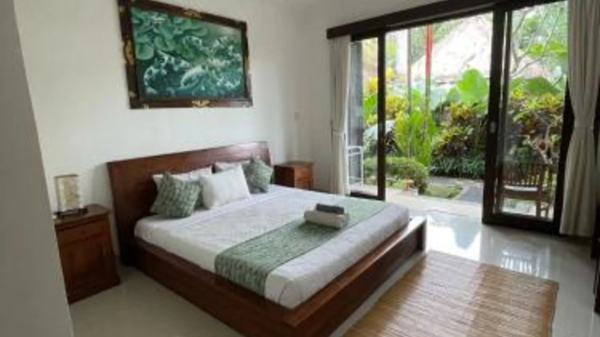 발리 누그라하 게스트하우스 2 1성급 호텔 스위트룸