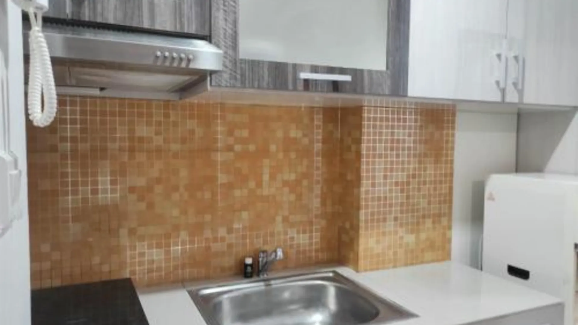 마카사르 Best Deal and Cozy 2BR Vida View Apartment By Travelio 3성급 싱글룸 부대시설