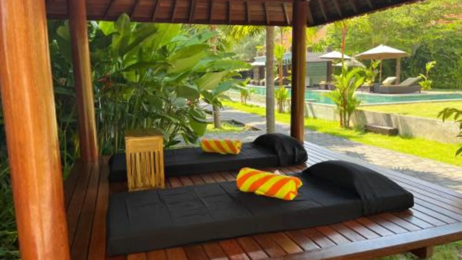 발리 그리야 샨티 스위트 4성급 호텔 객실