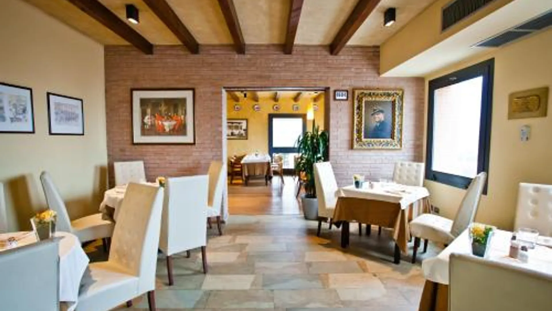 모데나 호텔 레알 피니 바이아 델 레 4성급 호텔 외관