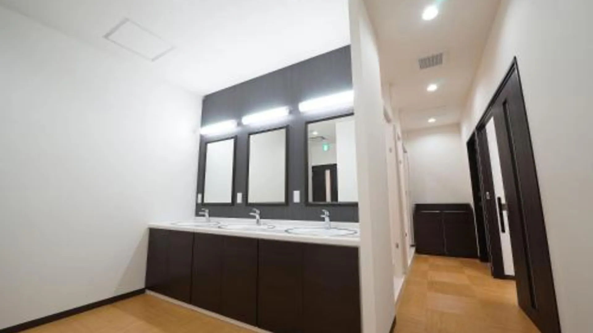 후쿠오카 웰캐빈 텐진 - 남성 전용 1성급 호텔 외관