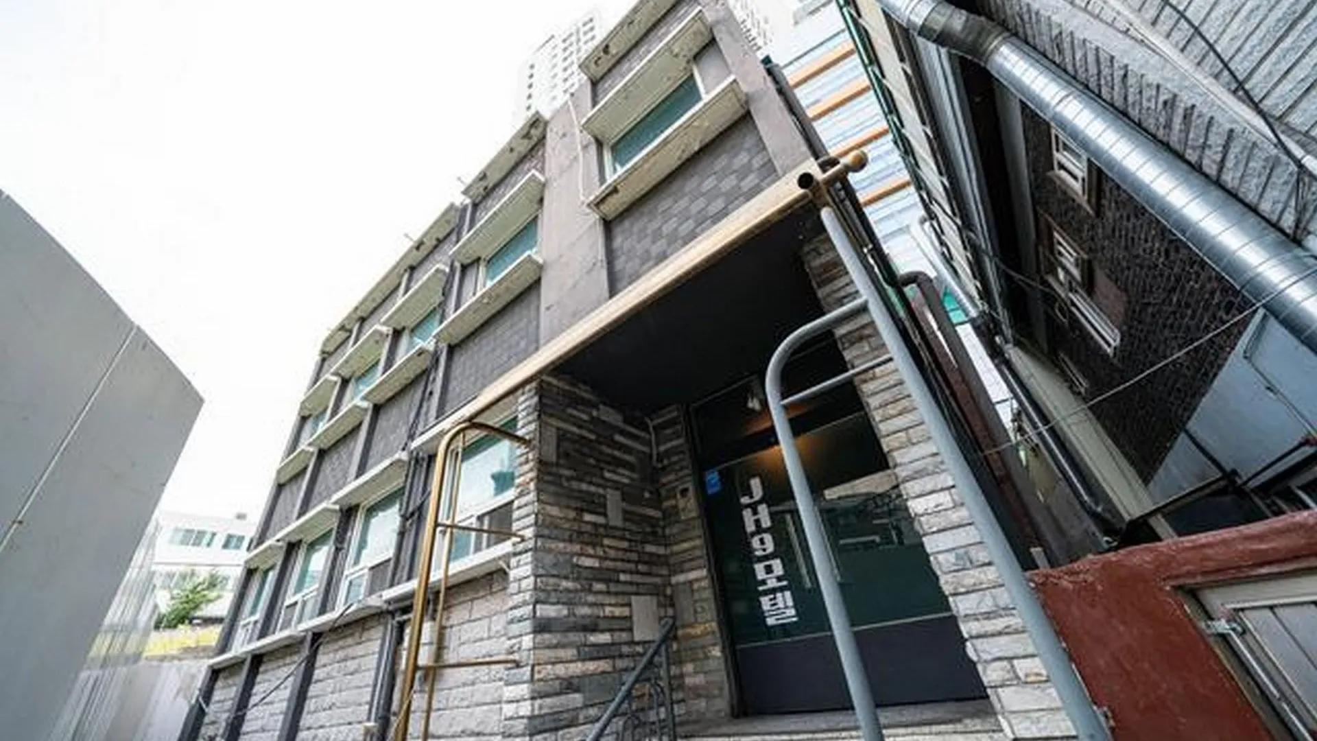 서울 노량진 JH9 호텔 외관