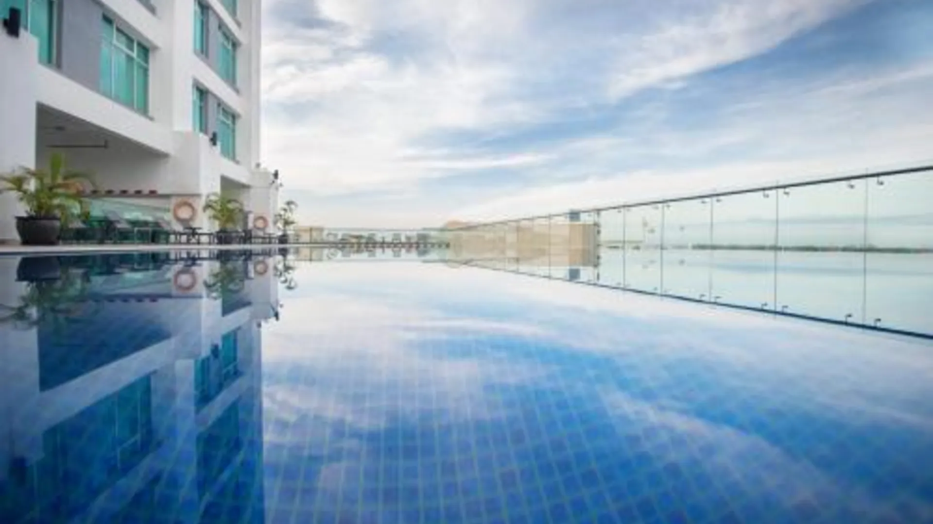 쿠안탄 제니스 콴탄 5성급 호텔 수영장