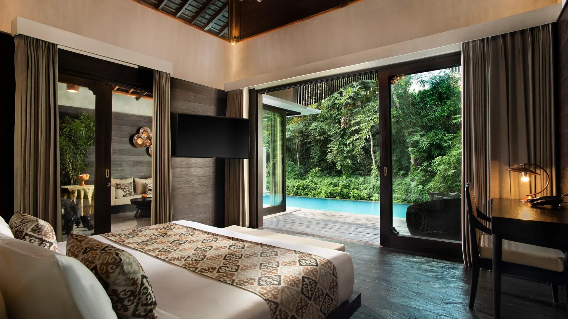 발리 아디와나 우나기 리버프론트 5성급 호텔 객실